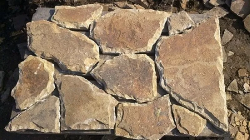 камень песчаник природный со сколом  3